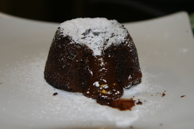 Molten Chocolate Cake o Volcán de chocolate - Emilio Deik